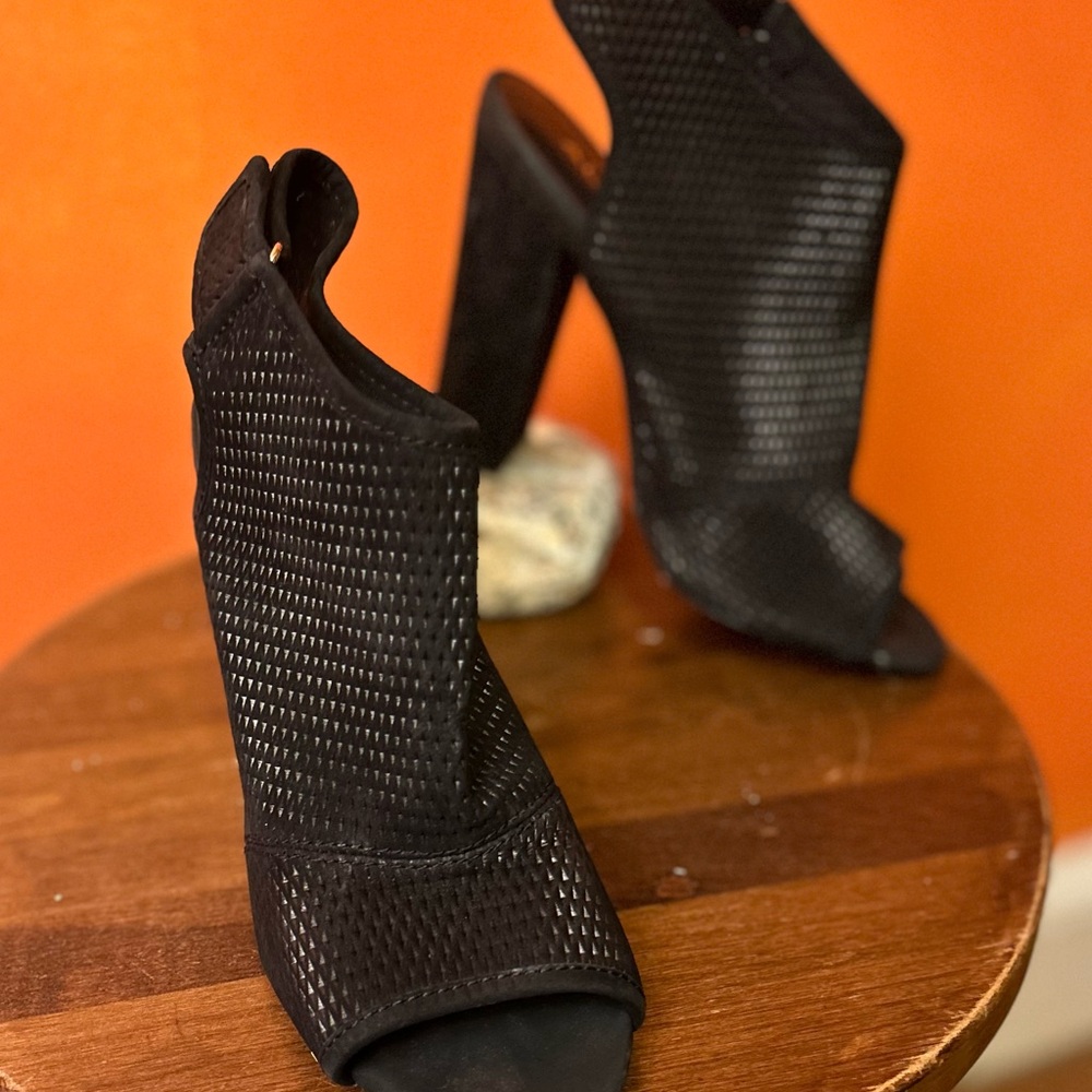 💚💚5/$25💚💚 ALDO Black Perforated Peep Toe Heels – Slingback Bootie Sandals